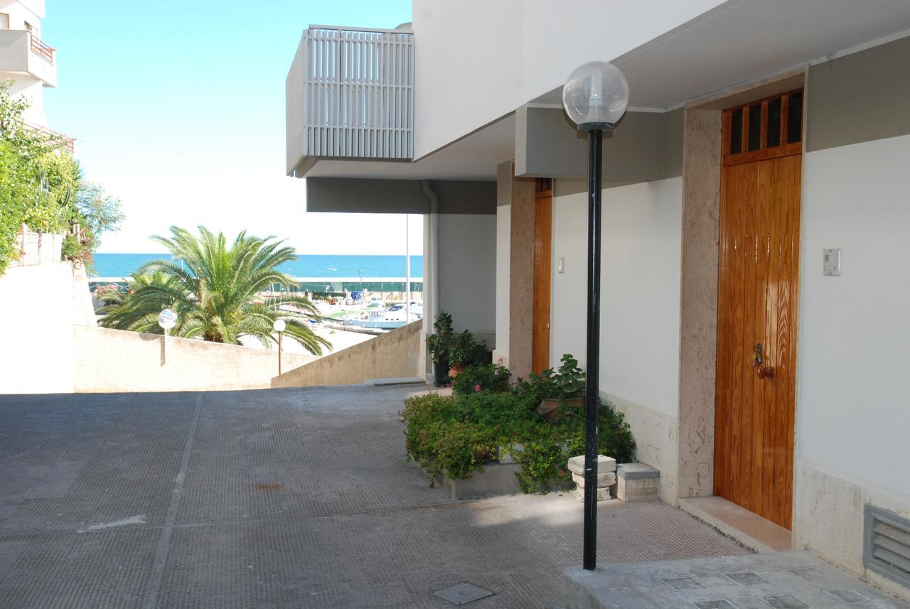 B&B La Baia Sea Rooms Bisceglie Exterior photo