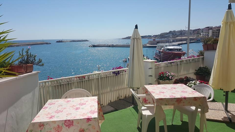 B&B La Baia Sea Rooms Bisceglie Exterior photo